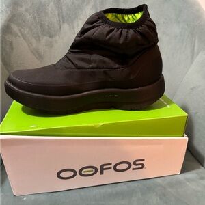 Oofos booties - size M10 - brand new